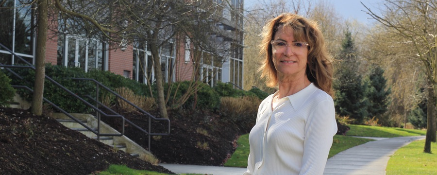 Headshot Dunsmore Cynthia Cloverdale
